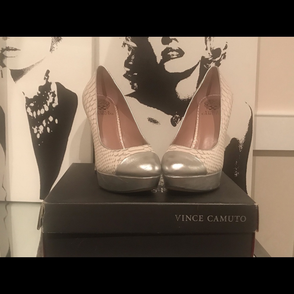 Vince Camuto pumps size 7.5 white and silver